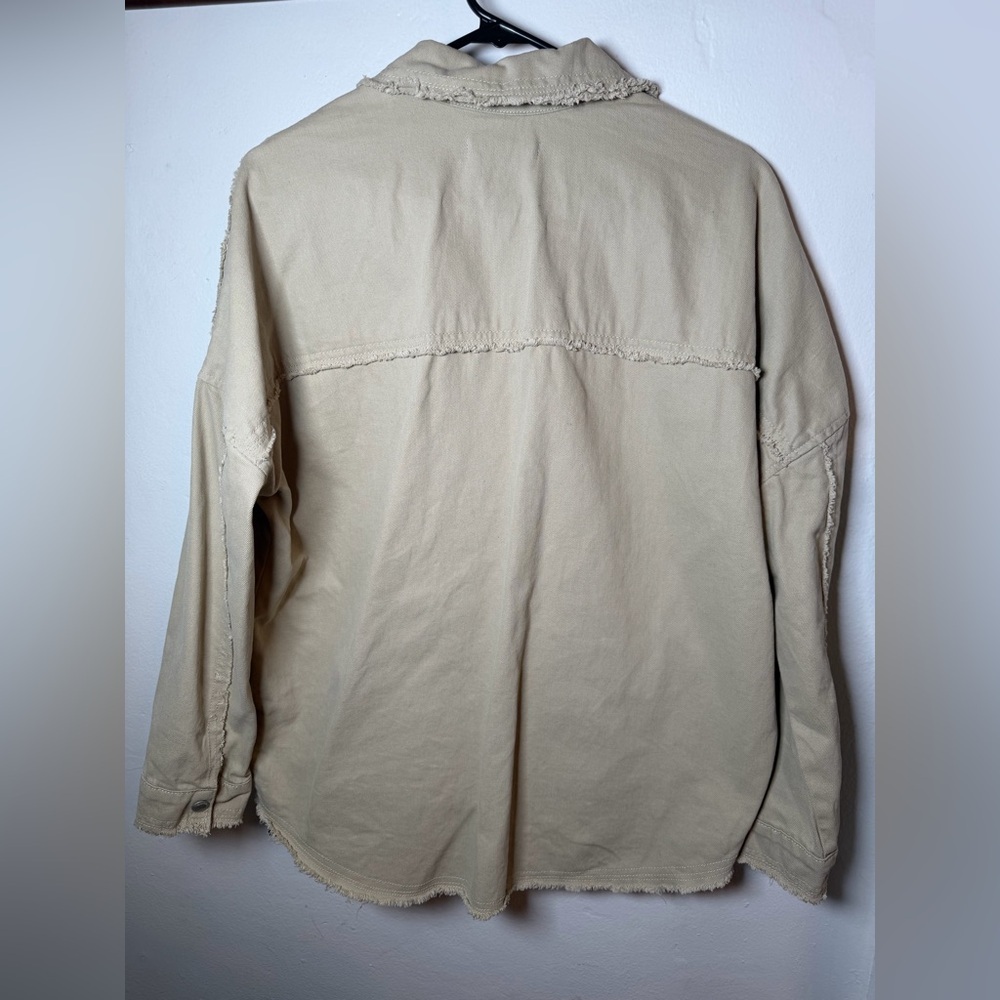 BLANKNYC Beige Cropped Raw Hem Jacket NWOT Snap Front Overshirt Size S - Picture 3 of 10